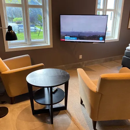 Near Center - Free Parking Apartment
