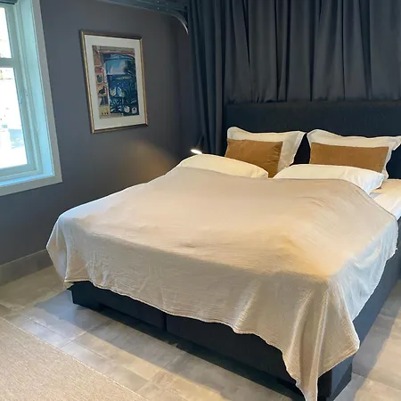Charming Near Center - Parking Available