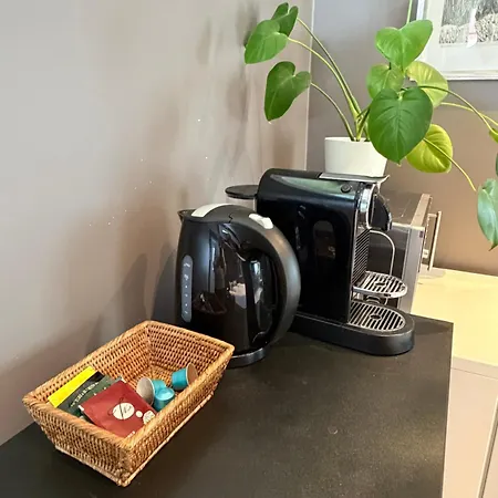 Charming Near Centre - Free Parking, Ev Station Available