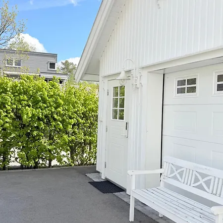 Charming Guesthouse Near City Centre - Free Parking, Ev Char *