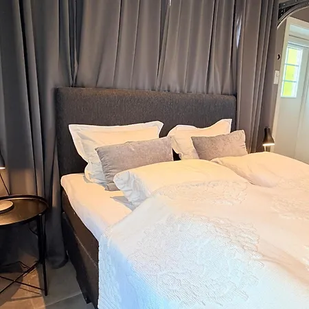 Charming Guesthouse Near City Centre - Free Parking, Ev Char סאנדפיורד