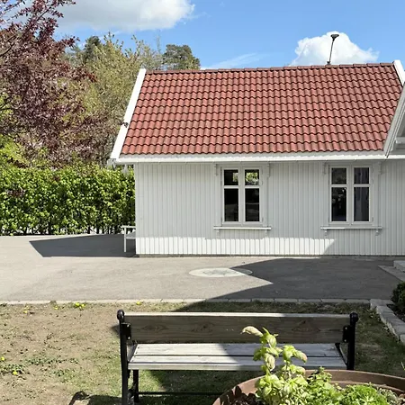 Charming Near Centre - Free Parking, Ev Station Available