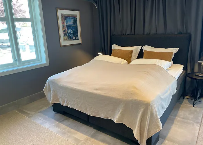 Charming Near Center - Parking Available