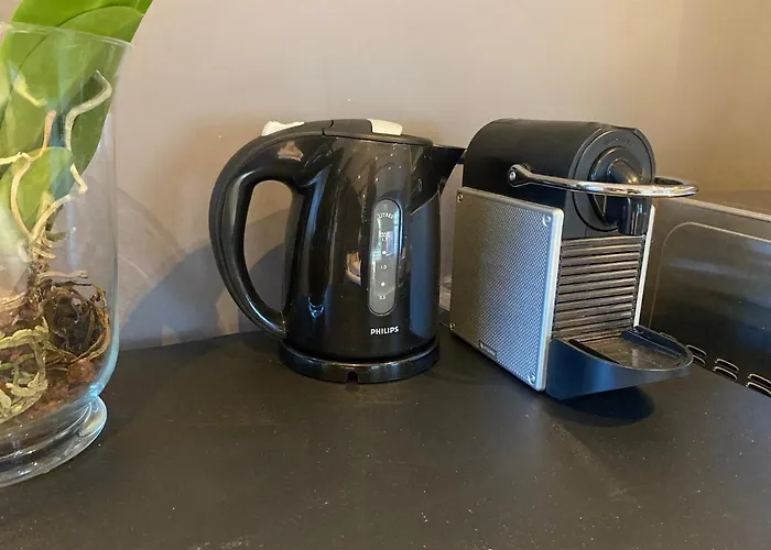 Charming Near Center - Parking Available Lägenhet